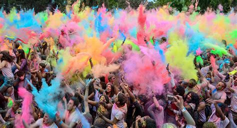 Torna A Napoli Il Festival Dell Oriente Con L Holi Party Le Date