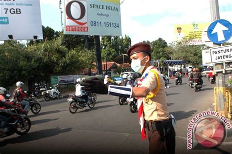 Polisi Sosialisasi Keselamatan Berlalu Lintas Di Sekolah ANTARA News