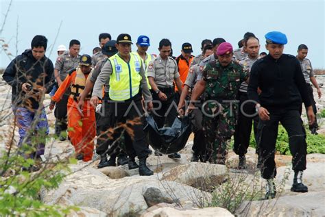 KORBAN KAPAL TENGGELAM ANTARA Foto