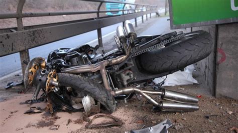 Schwerer Verkehrsunfall Auf Der B Bei Melsungen