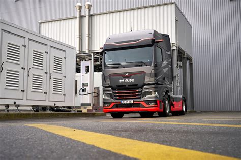 Abb E Mobility And Man Demonstrate Megawatt Charging On The Etruck For