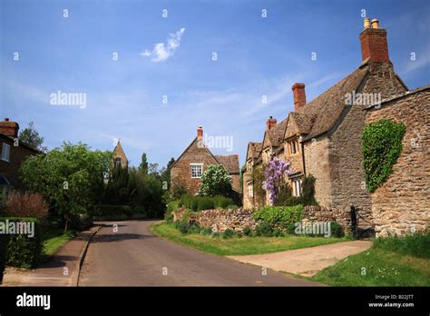 Little Tew Village Hi Res Stock Photography And Images Alamy