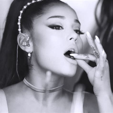 blueberry break : r/ArianaGrande