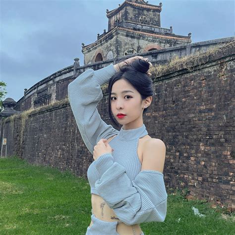 Hot Tiktoker bất ngờ quay xe với màn cosplay Jinx nóng bỏng đúng độ xuân thì nguyên album