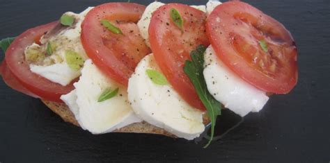 Tartine de tomate à la mozzarella facile et rapide découvrez les