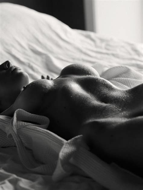 Black White Porn Wallpaper Nude Girl Wet In Bed Naked Pussy Hot