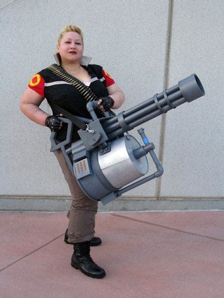 Female Heavy Cosplay : r/tf2