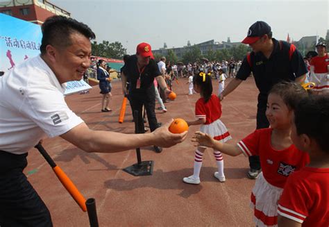 软式棒垒球进校园 ，郑东新区成全国规模最大实验基地 大河新闻