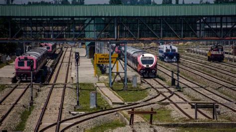 Locomotiva de 50 vagões sem maquinista percorre 70 quilômetros na Índia