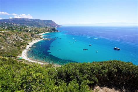 Costa De Calabria Con Capo Vaticano Italia Foto Premium