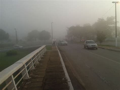 G1 Forte neblina ao amanhecer muda a paisagem de Cuiabá nesta quarta