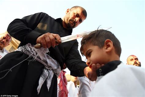 Shiite Muslim Pilgrims Shed Blood To Mark Ashura In Iraq Daily Mail