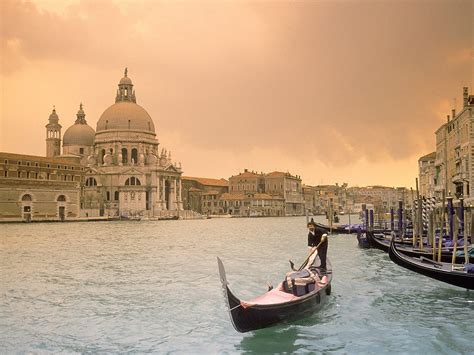 Life Around Us: Venice, Italy (The Most Romantic Place) - Amazing Places