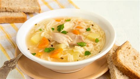 Sopa De Fideos Con Pollo Prepara Este Reconfortante Plato Para La Hora