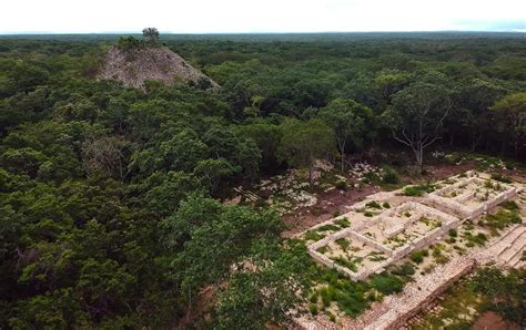 Arqueólogos mexicanos descubren palacio maya en zona arqueológica de