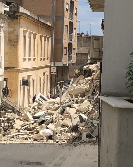 Crolla Una Palazzina A Matera