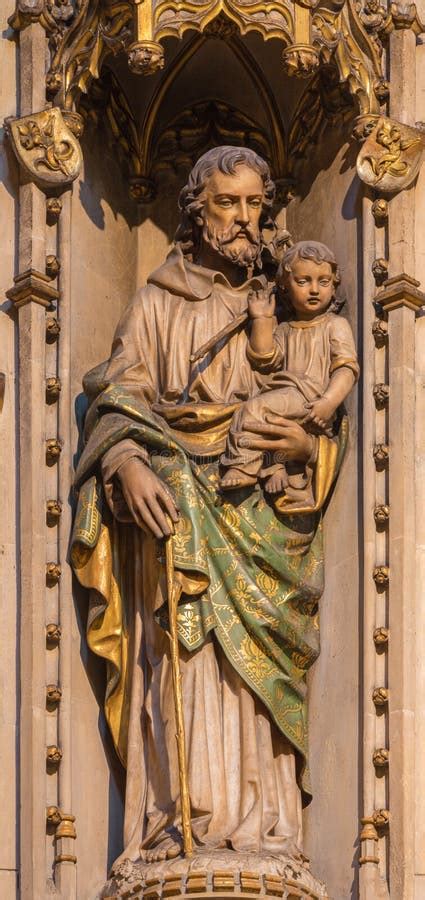 LONDRES GRAN BRETAÑA 17 DE SEPTIEMBRE DE 2017 La Estatua De San