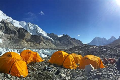 Vista Do Acampamento Base De Monte Everest Das Barracas E Das