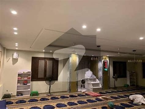 Stunning Prime Location 1100 Square Feet Flat In Falaknaz Dynasty