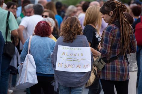 Fotogalería Marcha vecinal contra los depósitos del Puerto de Alicante