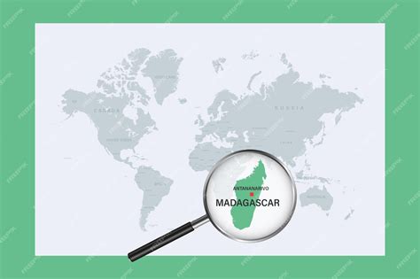 Карта мадагаскара на политической карте мира с увеличительным стеклом ...
