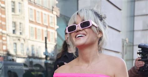 Pussycat Dolls Ashley Roberts Risks Baring All As She Parades Curves