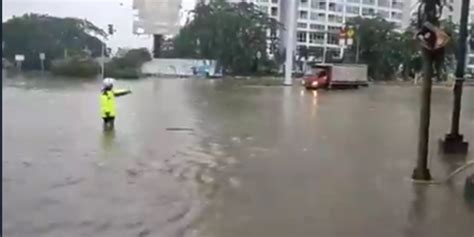 47 RT Dan 8 Ruas Jalan Di Jakarta Banjir Akibat Hujan Deras 57 Jiwa