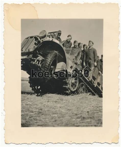 Foto Soldaten Der Wehrmacht Mit Panzer Halbkette Im Gel Nde Sd Kfz