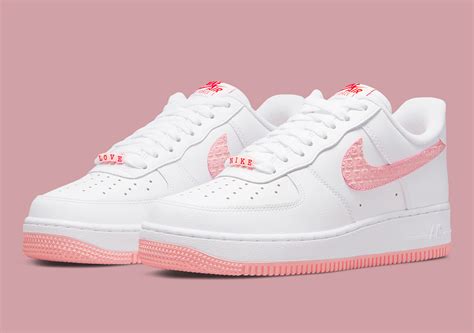 Nike Air Force 1 Valentine's Day DQ9320-100 | SneakerNews.com