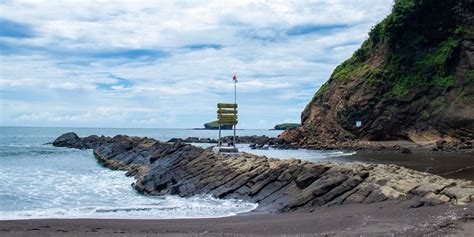 Gambar Pantai Watu Ulo Sam Nash