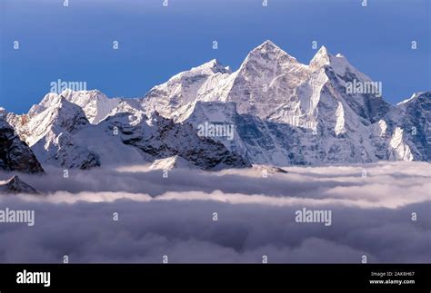 Sunrise on himalayan mountains hi-res stock photography and images - Alamy