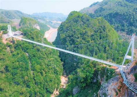 Bach Long le plus long pont en verre au monde à Moc Chau