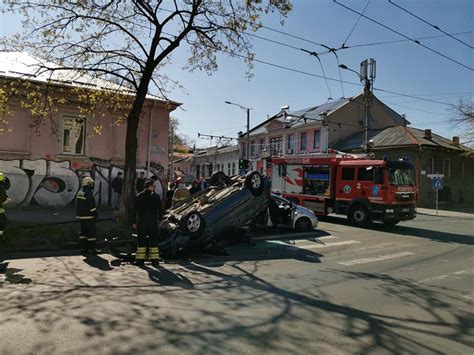 9 foto video Un alt accident în centrul capitalei Impactul a dus la