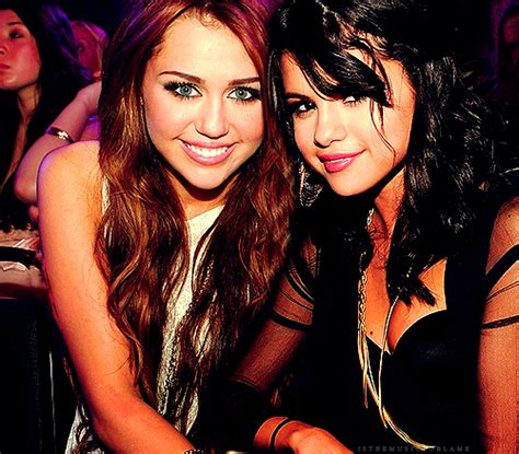 Round 1 Post A Pic Of Selena Gomez And Miley Cyrusor Hannah Montana Together Teen Idols