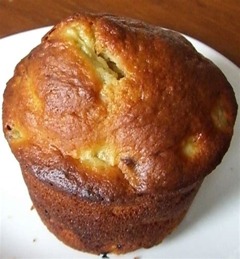 Gâteau moelleux à la rhubarbe et aux amandes