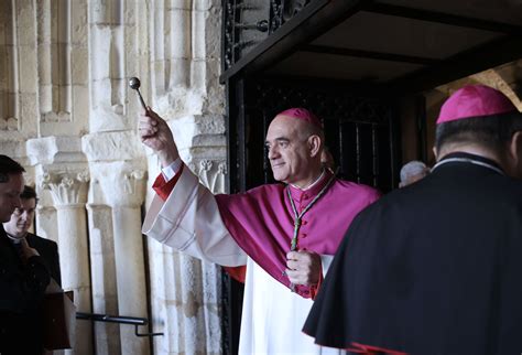 El Arzobispo De Valencia Enrique Benavent Asiste A La Toma De