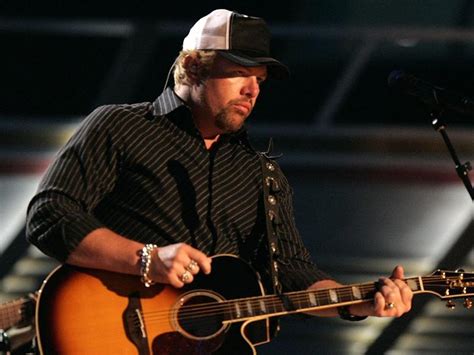 Muere Toby Keith cantante de country por cáncer de estómago