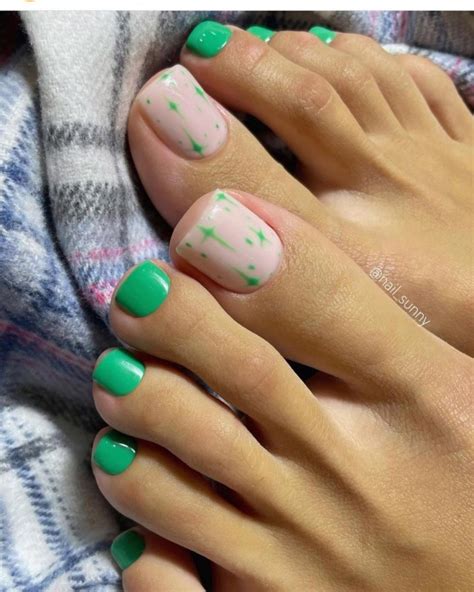 100 Pedicure Colors Design Ideas 26