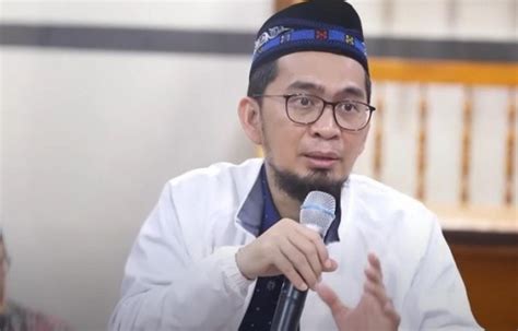 Ustadz Adi Hidayat Amalan Ini Dapat Menyelamatkan Manusia Dari Fitnah