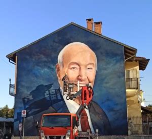 Murales Dedicato A Piero Angela A Nichelino To Il Figlio Alberto