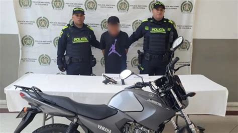 Policía captura en Bello a un hombre que estaría escondiendo un arma en