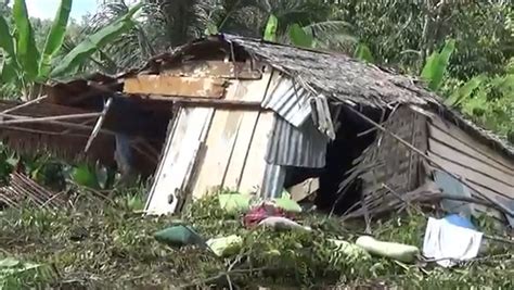 Longsor Dan Banjir Terjang Mamuju 6 Rumah Rusak 2 Rata Dengan Tanah