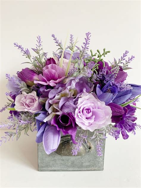 Pin On Wedding Flowers Purple Flower Centerpieces Spring Flower