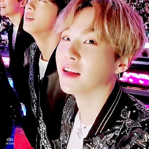 Pin von 𝖊𝖒𝖎 ୨୧ auf youre hot