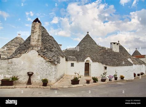 Alberobello Puglia Italia Casas T Picas Construidas Con Paredes De