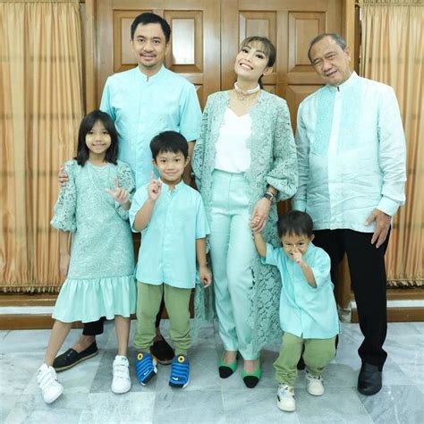 Isu Suami Selingkuh Potret Ayu Dewi Bareng Tiga Anaknya Jadi Sorotan