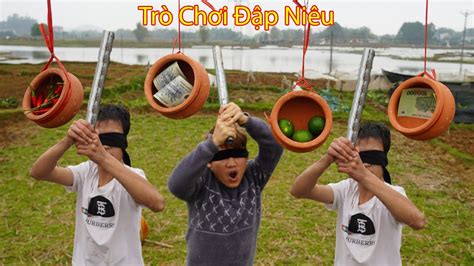 Hưng Troll Thử Thách Bịt Mắt Đập Niêu Đất Nhận Thưởng Trò Chơi Dân