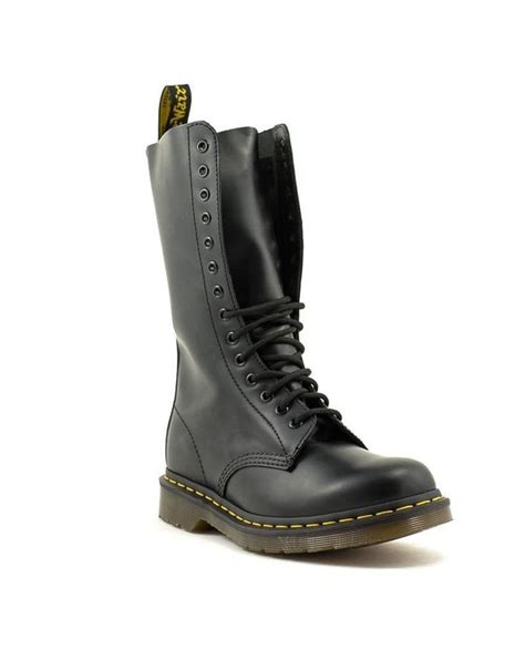 Lace Em Up High With Dr Martens 1914 Vonda These Classic 14 Eye