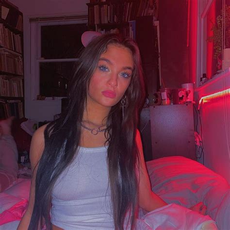 Claudia Conway Bio, Wiki, Age, Height, Weight, Body Stats, Career, Net ...