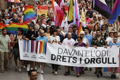 La bandera LGTBI enmaraña nuevamente a PP y Vox